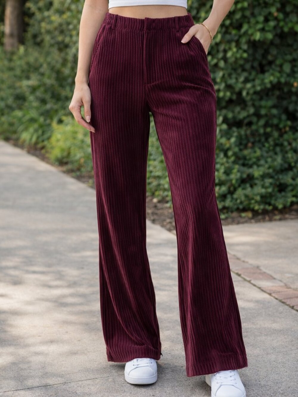 Women Urban Outfitters High Waisted Ribbed Velour Flare Pants Burgundy Size 2